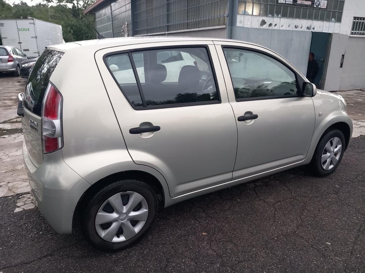 Daihatsu Sirion 1.0 Hiro