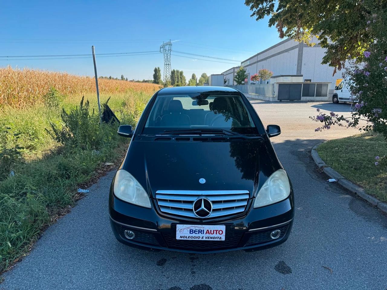 Mercedes-benz adatta neopatentati