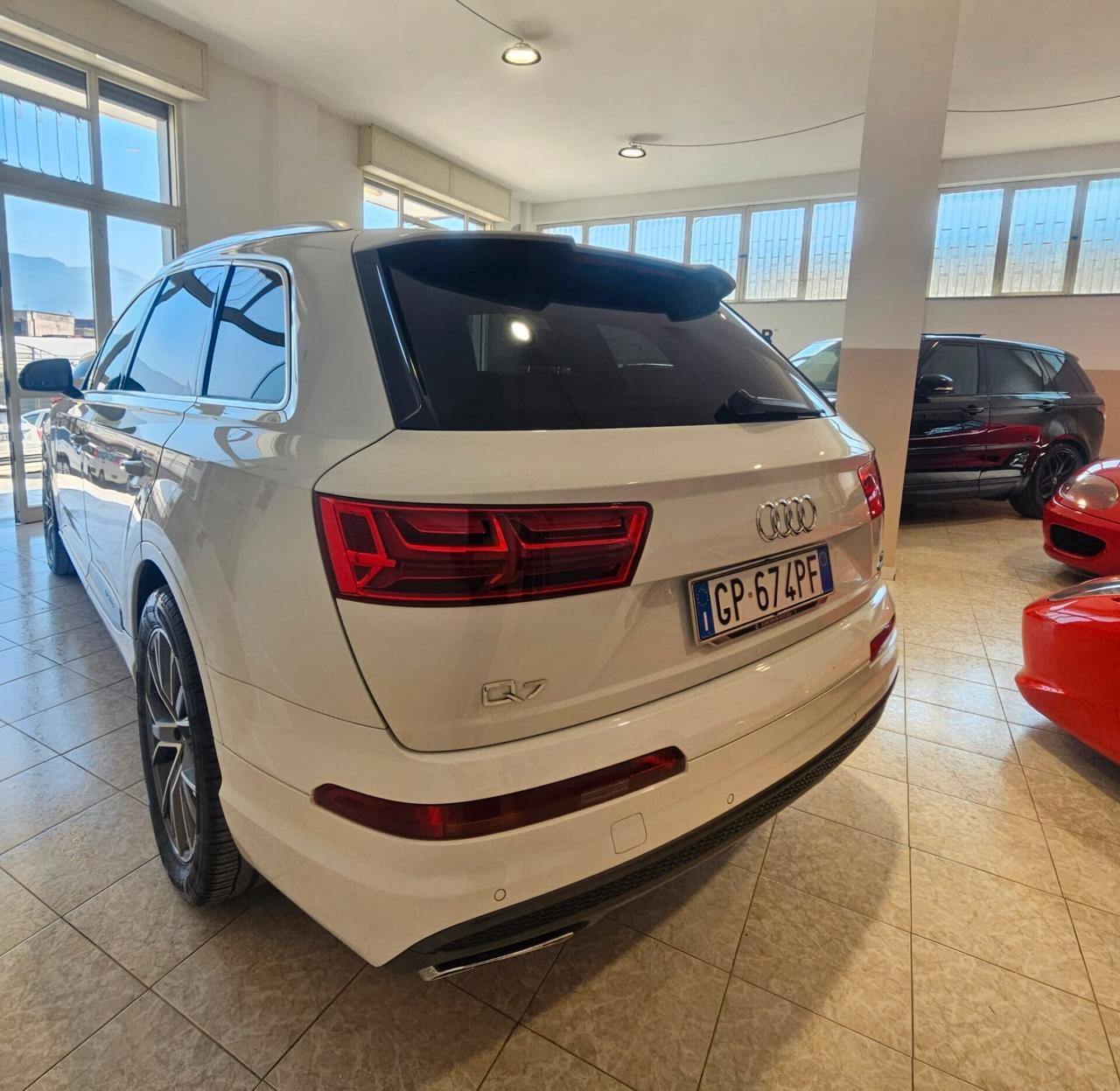 Audi Q7 S-LINE 7 POSTI Gancio / Tetto