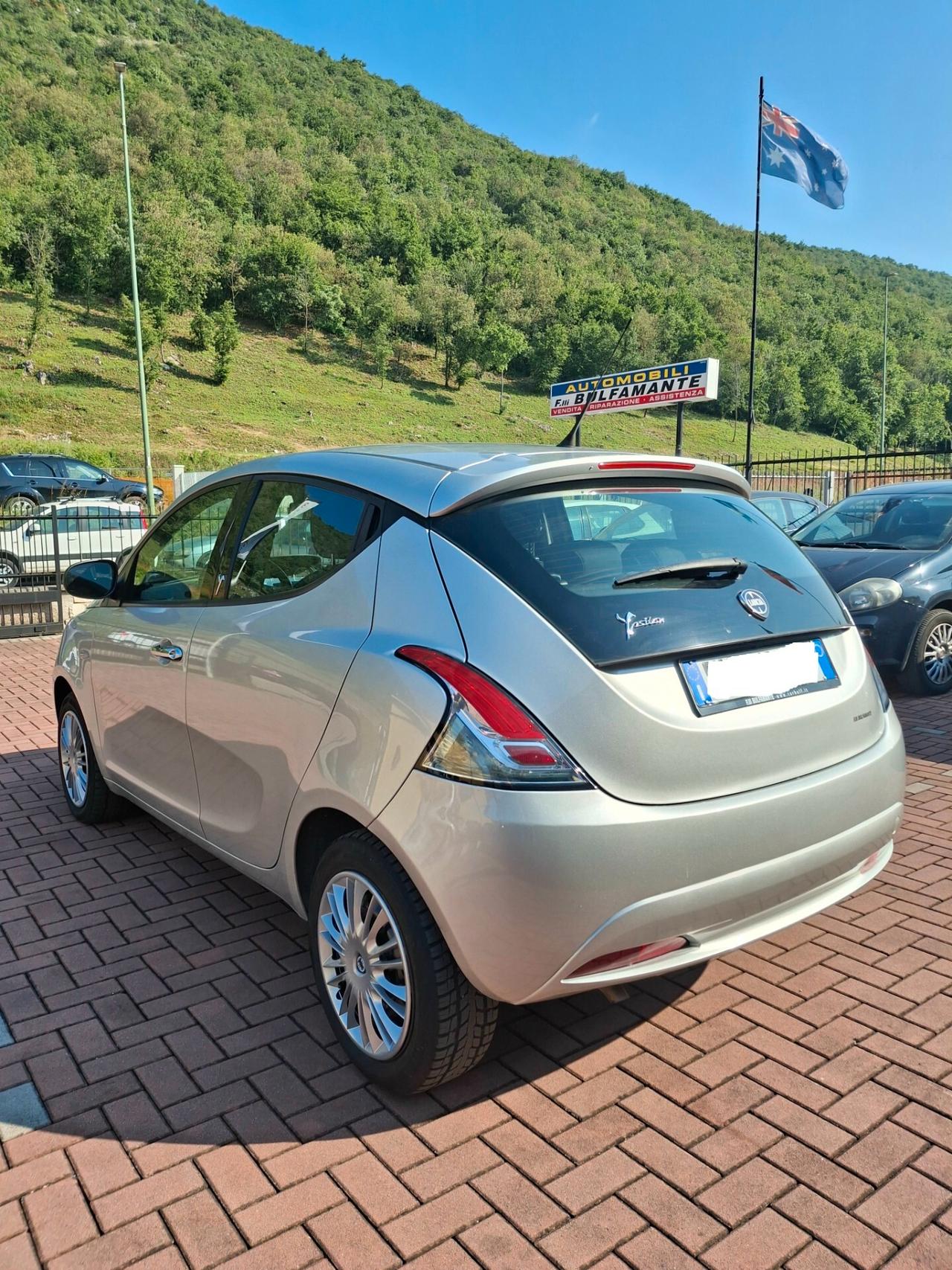 Lancia Ypsilon tenuta bene