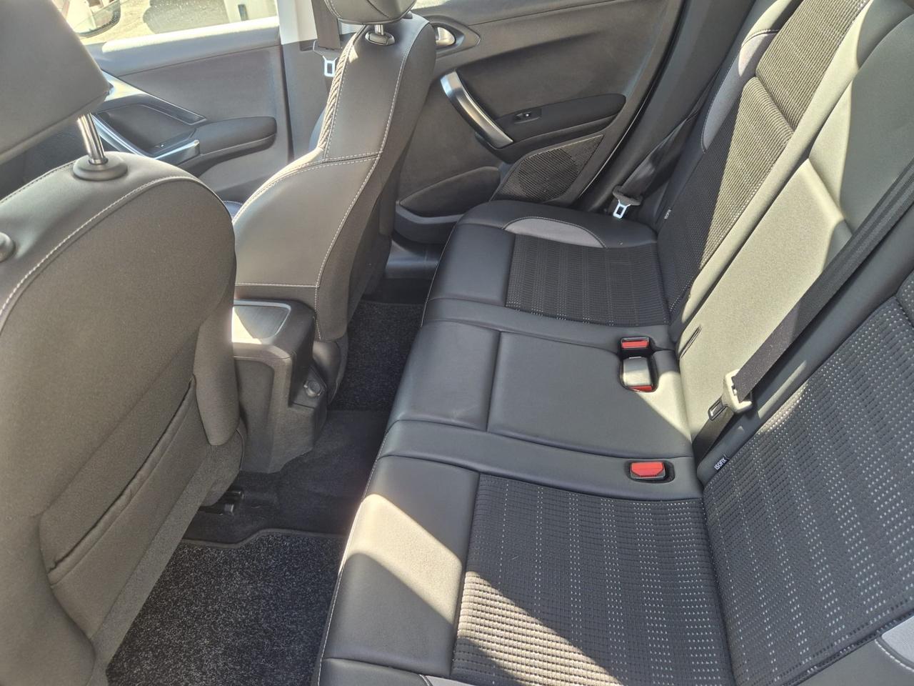 Peugeot 2008 BlueHDi 100 Allure