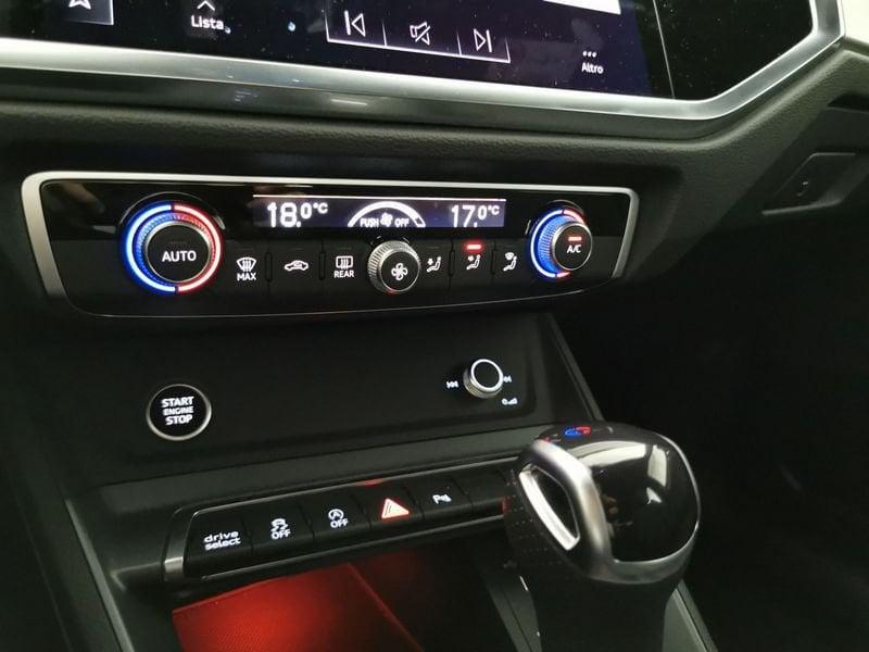 Audi Q3 Sportback 35 2.0 tdi Identity Black s-tronic