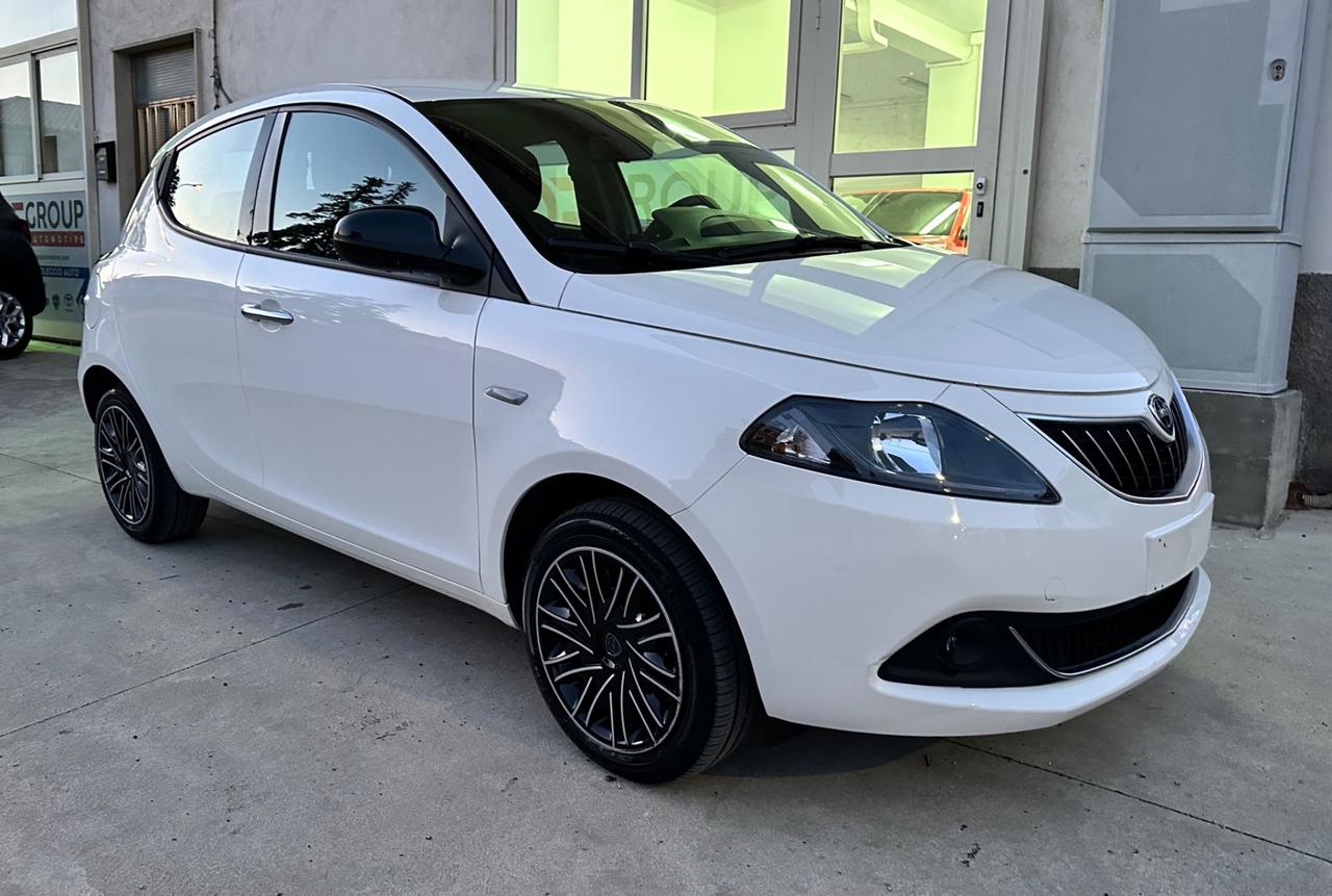 Lancia Ypsilon 1.0 FireFly 5 porte S&S Hybryd Gold