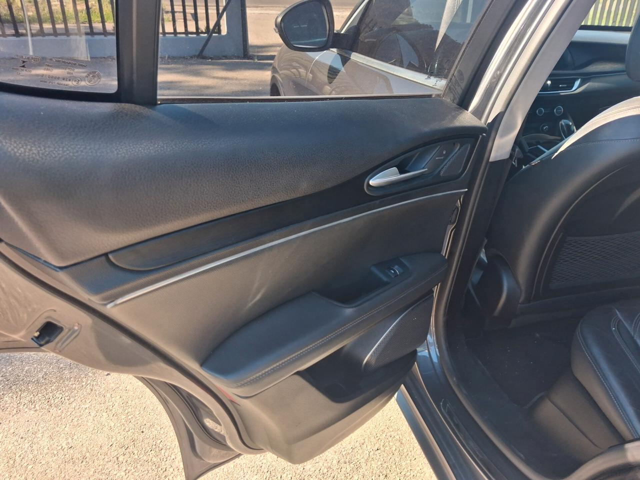 Alfa Romeo Stelvio 2.2 Turbodiesel 180 CV AT8 RWD Executive