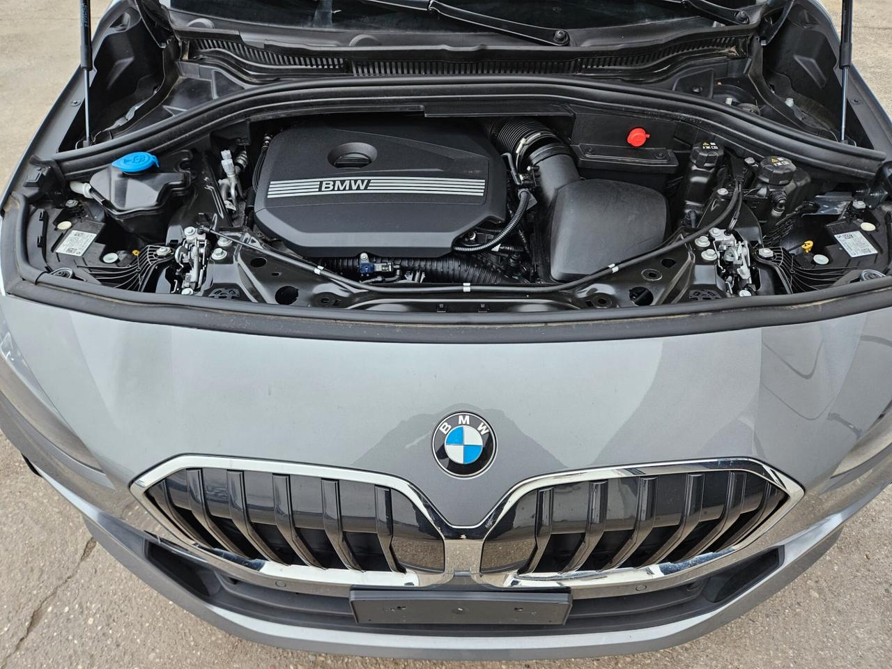 BMW 220 i Active Tourer mhev 48V MOTORE KO