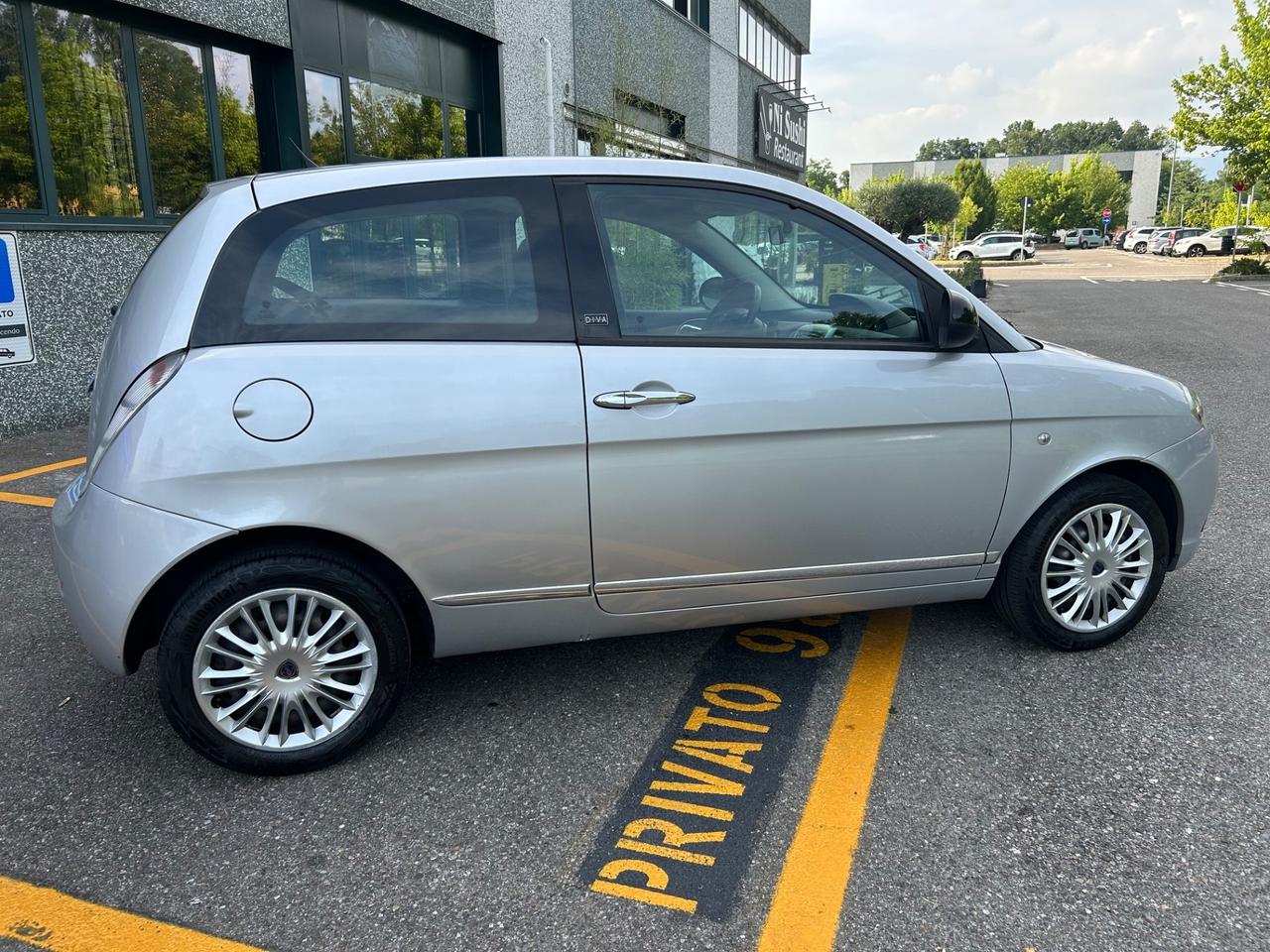 Lancia Ypsilon 1.2 69 CV Platinum * Neo patentati *