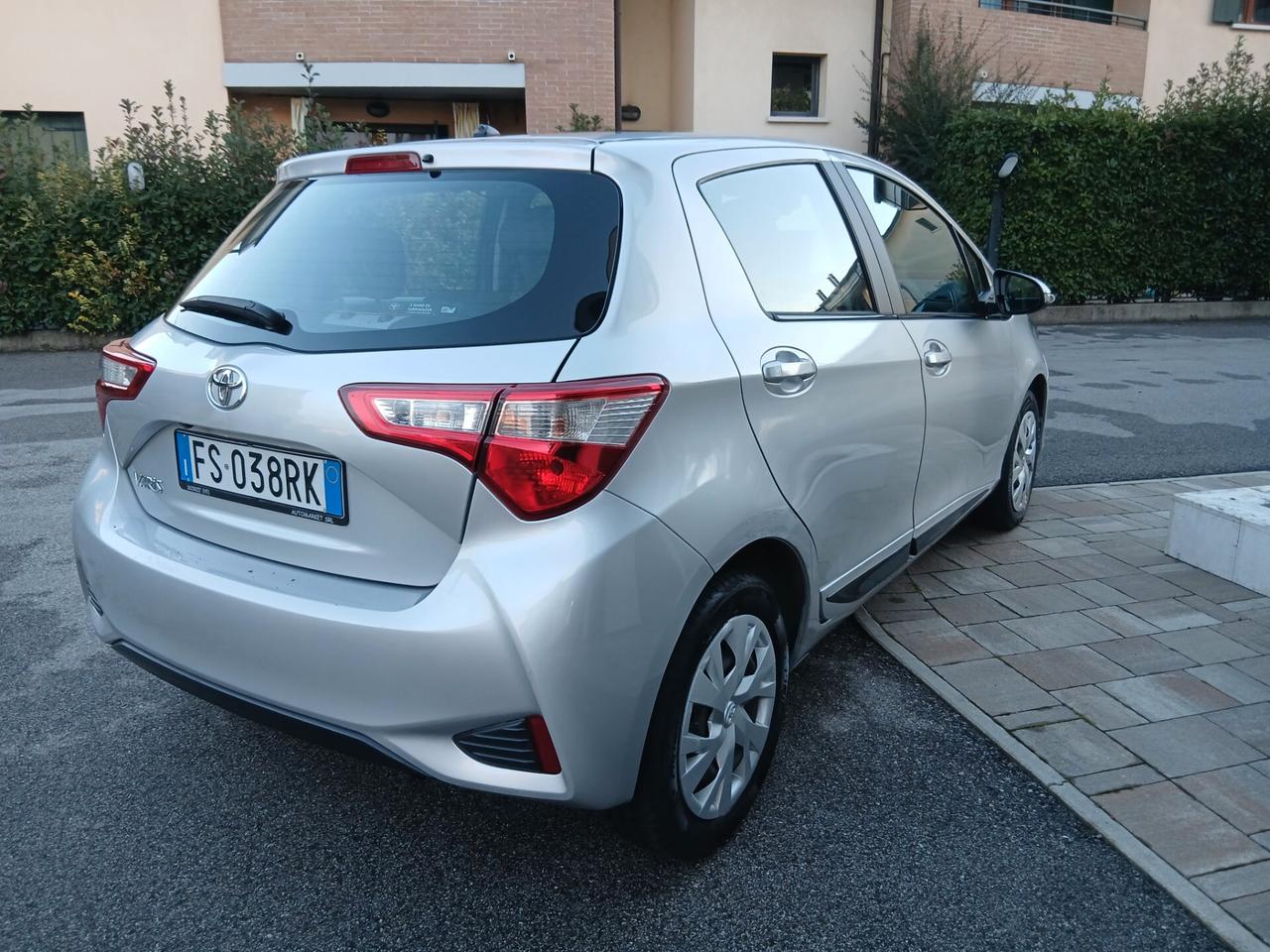 Toyota Yaris 1.0 72 CV 5 porte Active tua a € 199 mese
