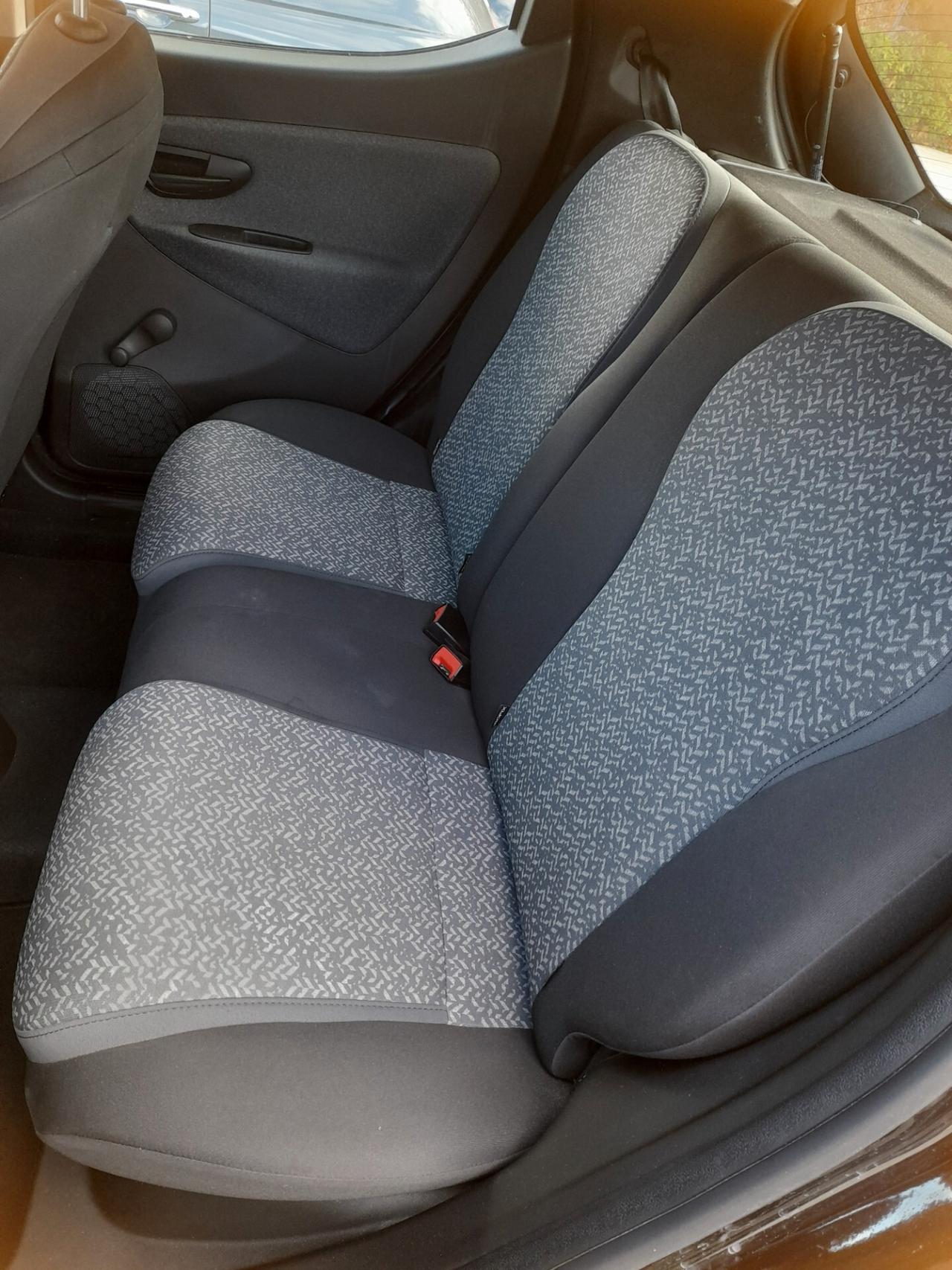 Lancia Ypsilon 1.0 Hybrid