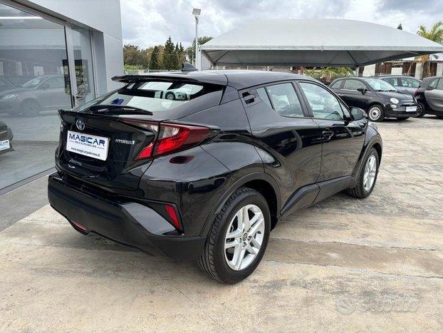 TOYOTA C-HR 1.8 Hybrid E-CVT Business