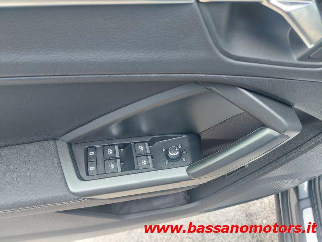 AUDI Q3 SPB 35 TFSI S tronic S line edition Identity Black