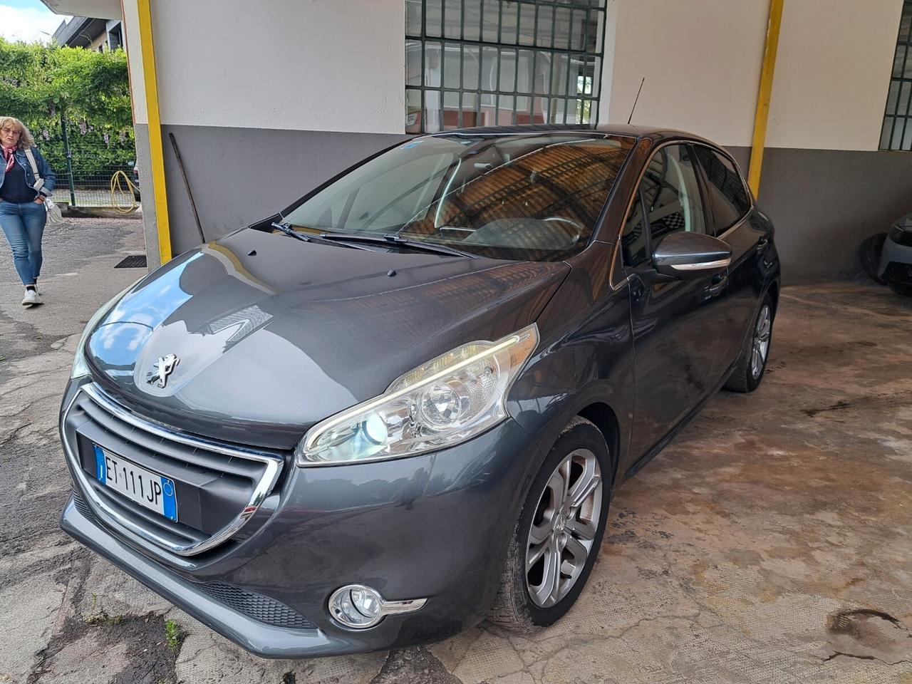 Peugeot 208 1.4 HDi 68 CV 5 porte Allure