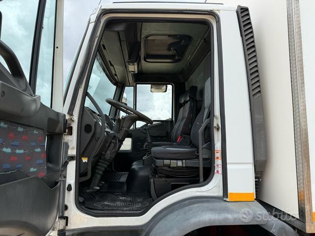 Iveco Eurocargo 180e28 furgone isotermico e sponda