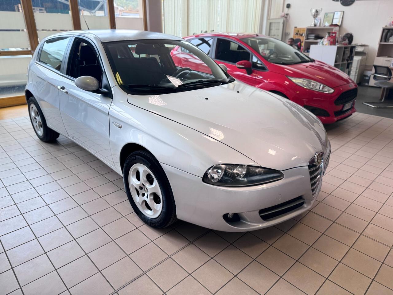 Alfa Romeo 147 1.9 JTD (120) 5 porte Distinctive