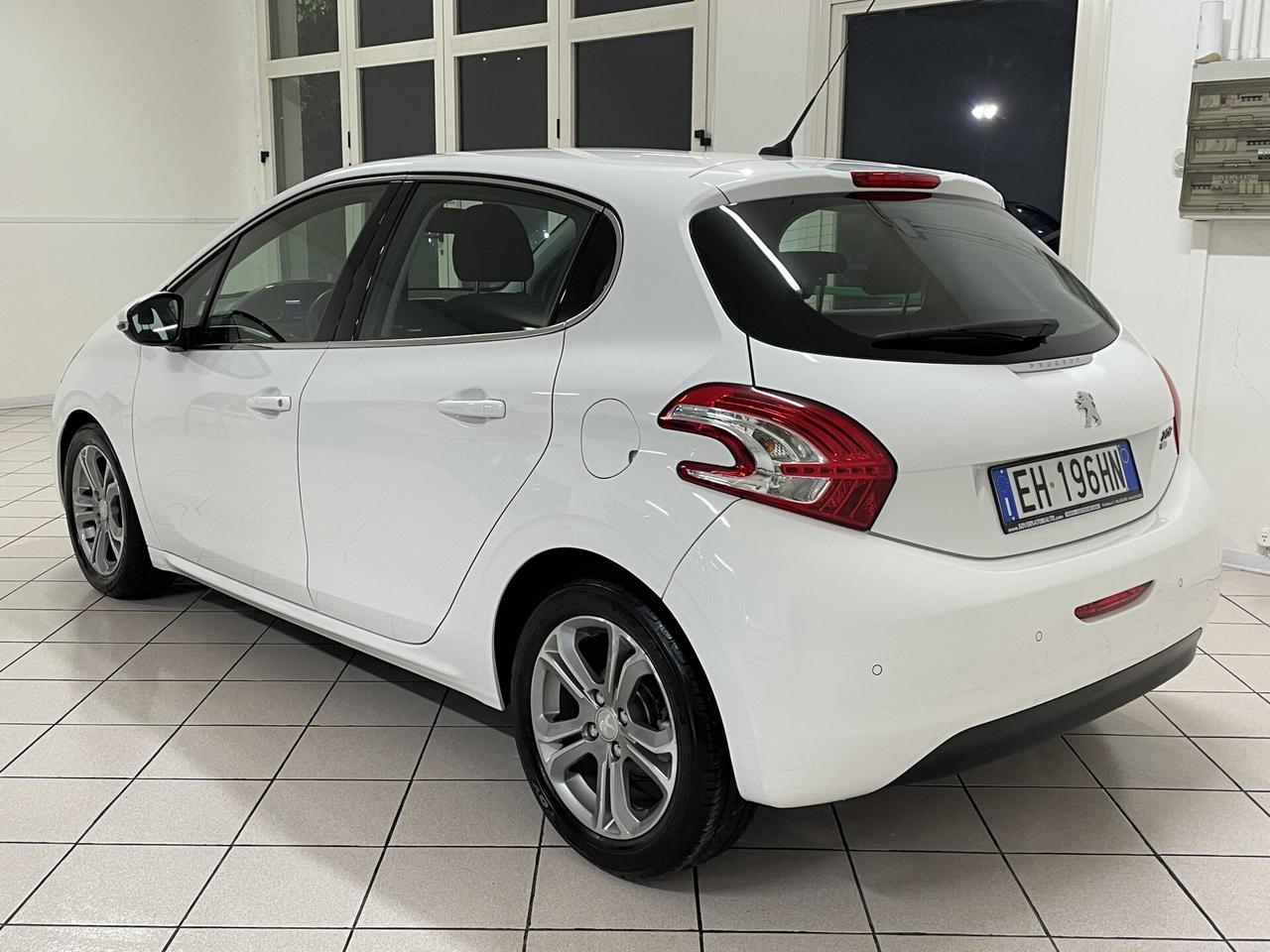 Peugeot 208 1.6 e-HDi 92 CV S&s 5 porte Allure