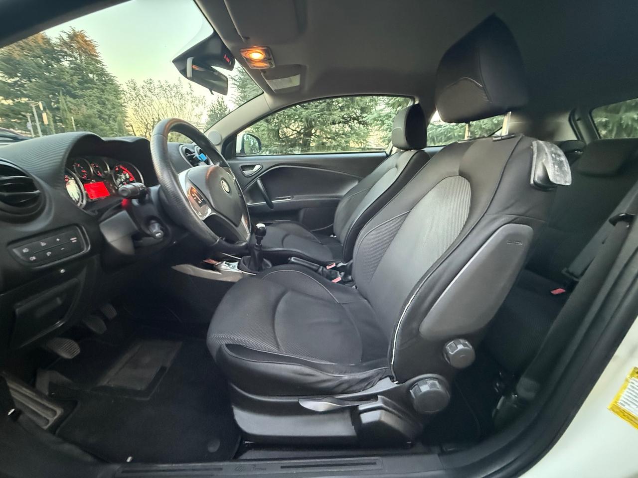 Alfa Romeo MiTo 1.6 JTDm 16V Distinctive Sport Pack