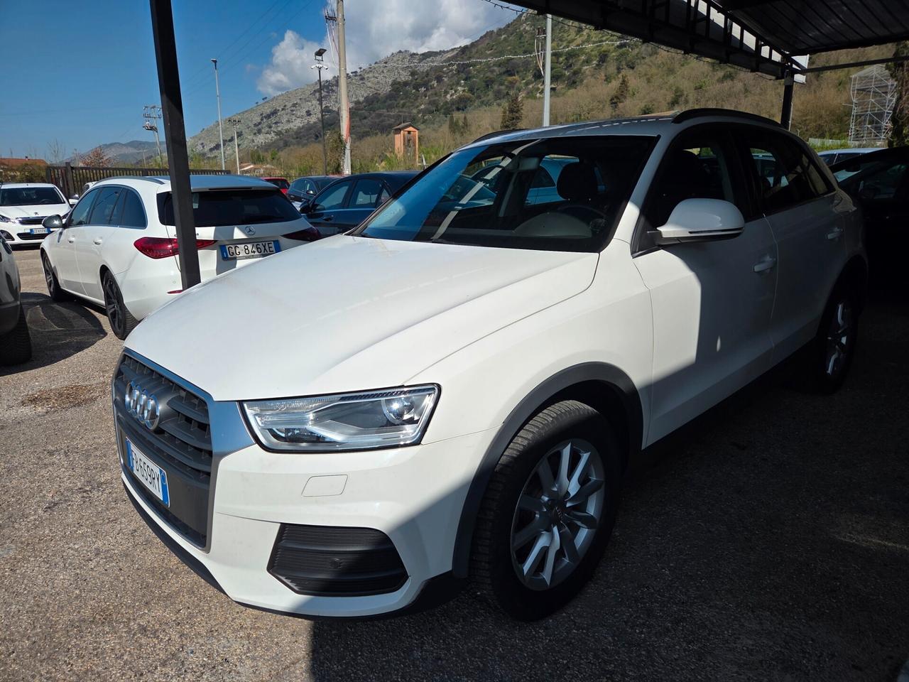 Audi Q3 2.0 TDI 120 CV Business