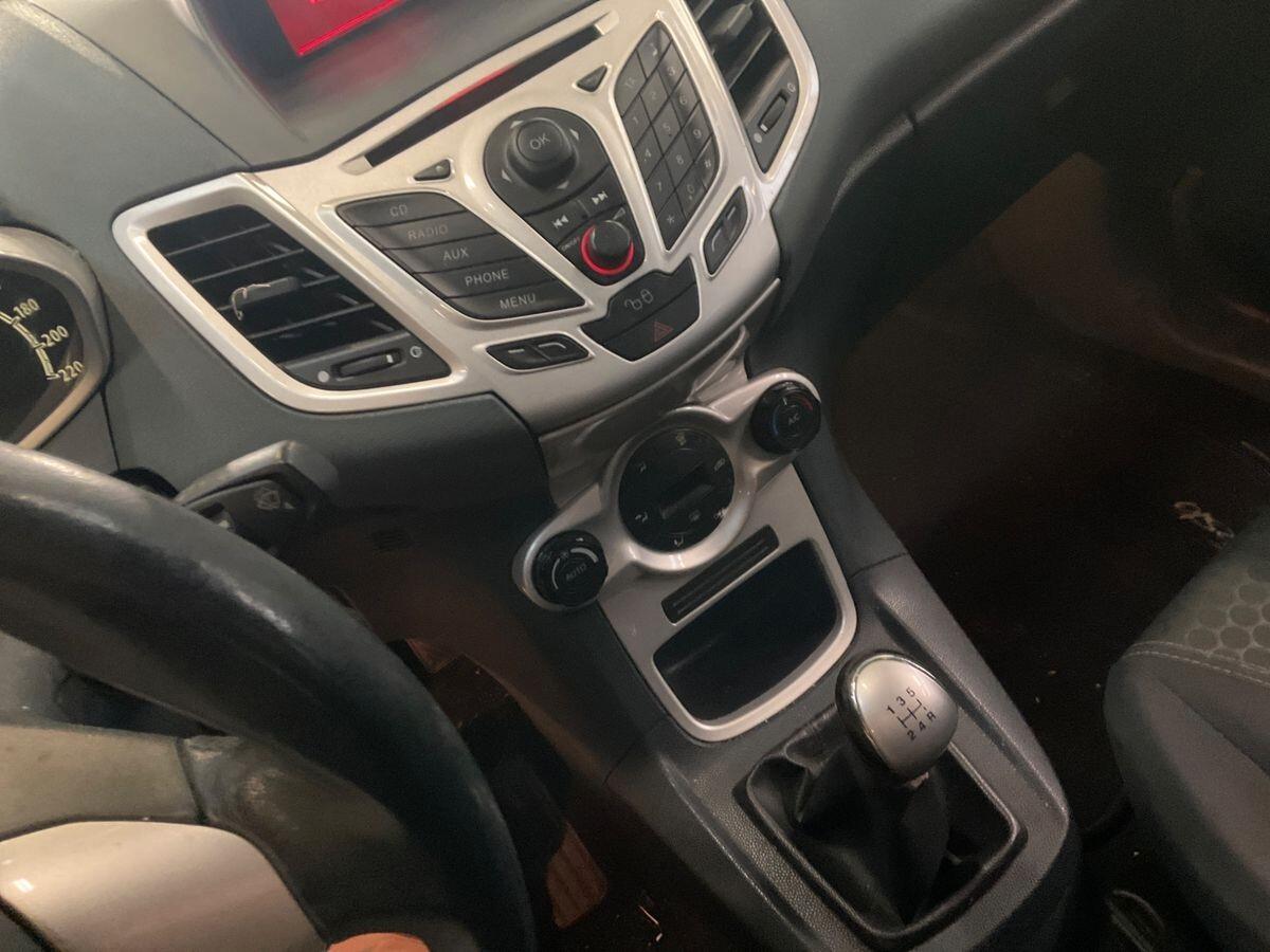 Ford Fiesta 1.4 5 porte Bz.- GPL Titanium