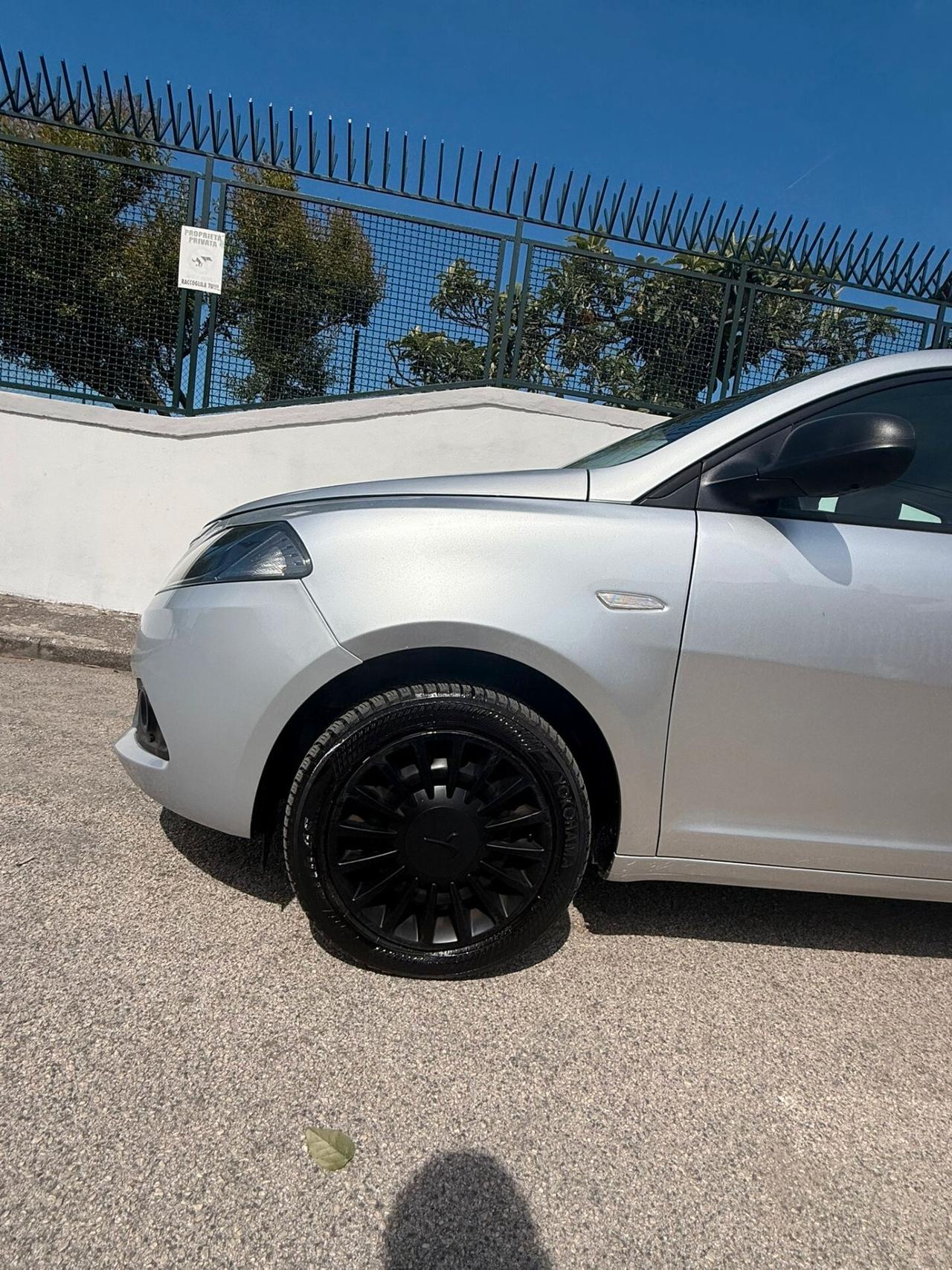 Lancia Ypsilon 1.0 FireFly 5 porte S&S Hybrid Ecochic Gold