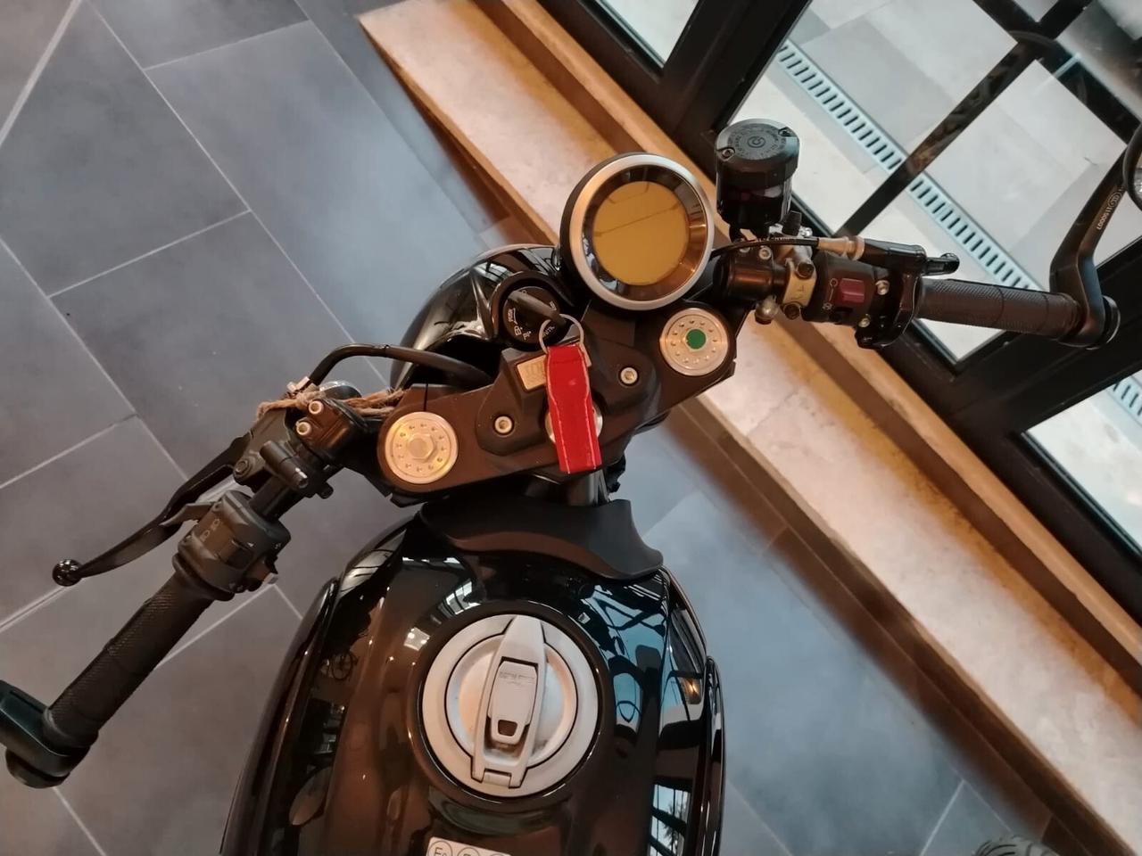 DUCATI SCRAMBLER CAFE' RACER