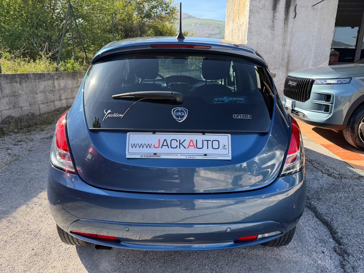 Lancia Ypsilon 1.0 FireFly 5 porte S&S Hybrid Ecochic Silver