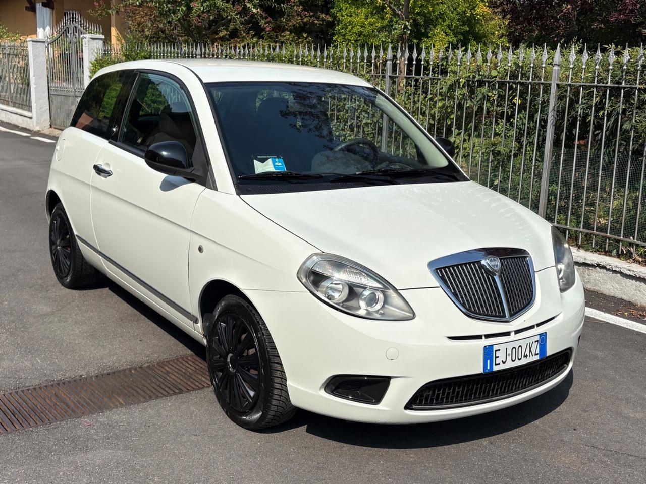 Lancia Ypsilon 1.2 69 CV Platinum NEOPATENTATI