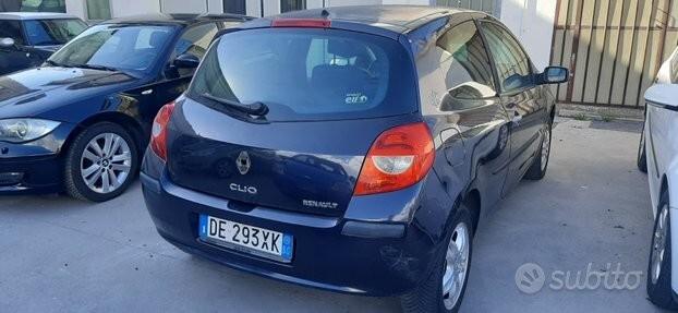 Renault clio benzina 1.2 ok patentati