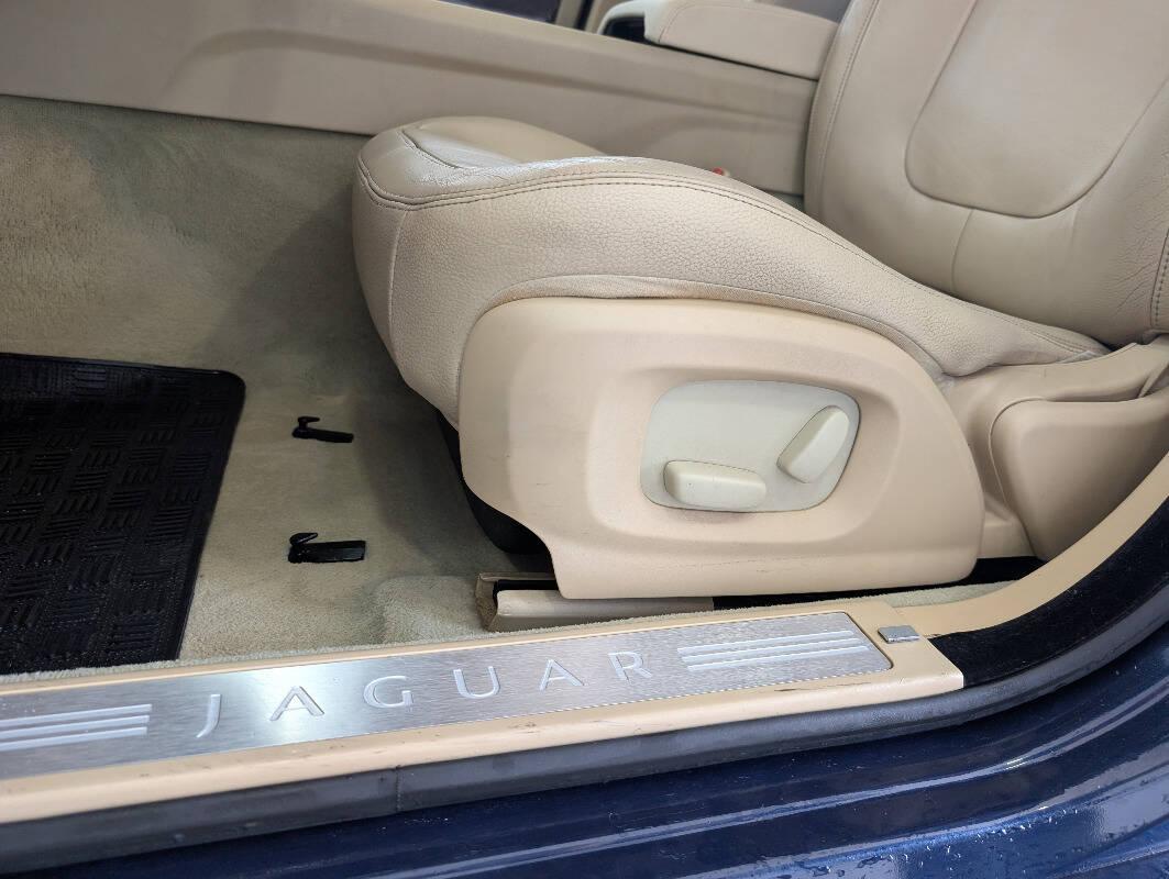 Jaguar XF 2.7d Luxury auto UNI-PROPRIETARIO!