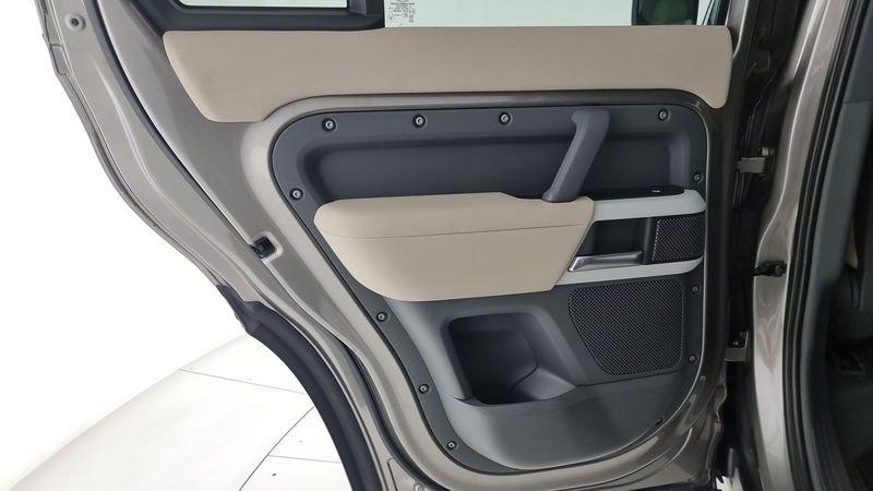 Land Rover Defender 110 3.0D I6 200 CV AWD Auto SE N1 Autocarro