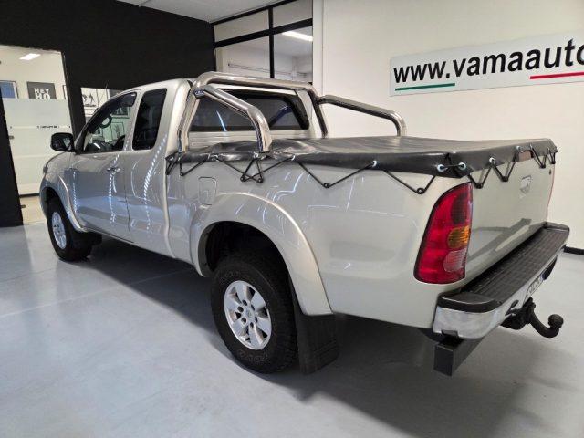 TOYOTA Hilux 2.5 D-4D 4WD Extra Cab UNICOPROPIETARIO