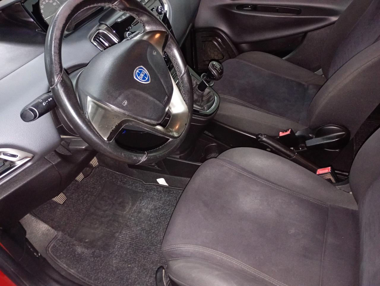 Lancia Ypsilon 0.9 TwinAir 85 CV 5 porte Metano Ecochic Gold