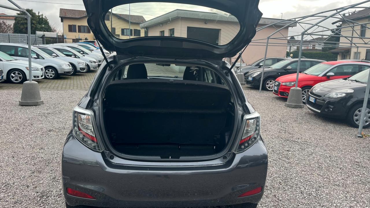 Toyota Yaris 1.0 5 porte neopatentati