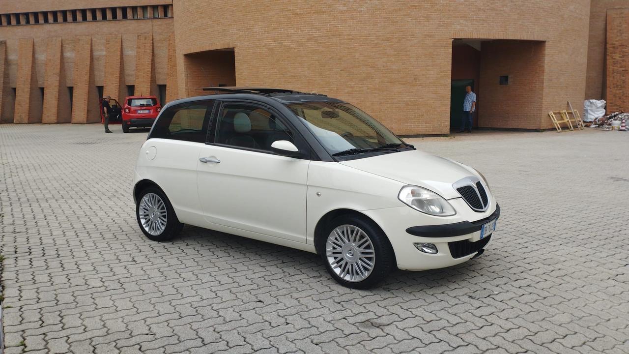 Lancia Ypsilon 1.3 MJT 75 CV Platino
