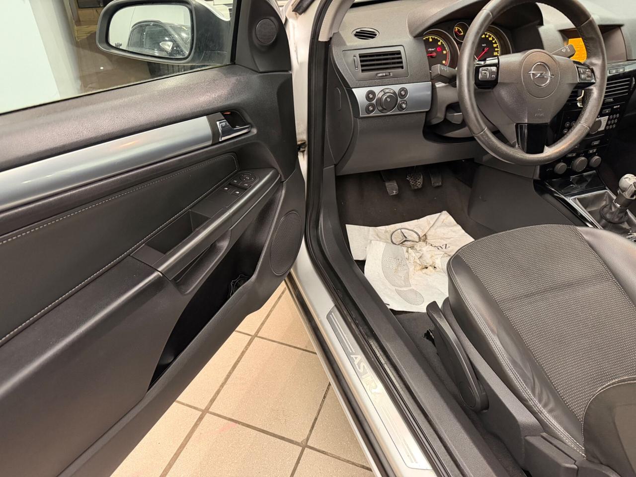 Opel Astra GTC 1.7 CDTI 101CV 3 porte Cosmo