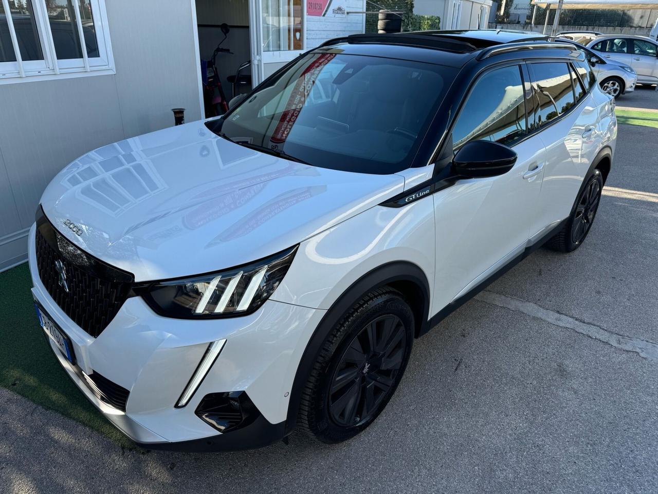 Peugeot 2008 1.5 HDI 130 EAT8 Navi Pack Tetto introvabile