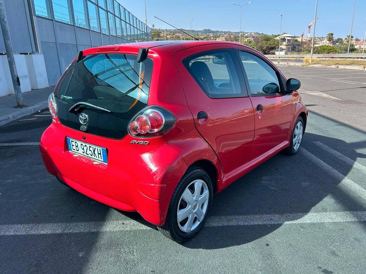 TOYOTA AYGO 1.0 BENZINA – 5 PORTE – SOLO 47.000 KM – CONDIZIONI DA VETRINA!