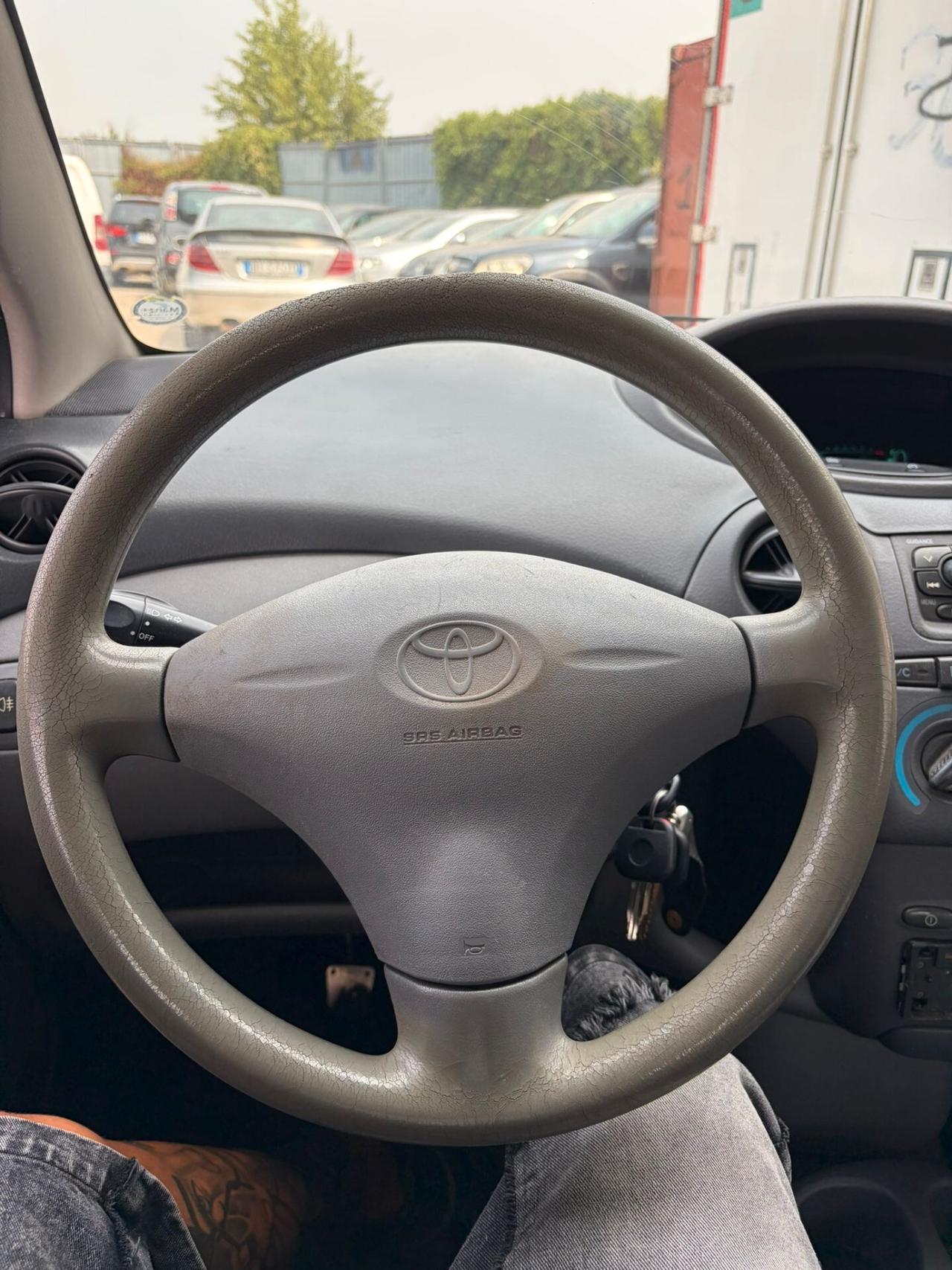 Toyota Yaris 1.0i 16V cat 5 porte Sol