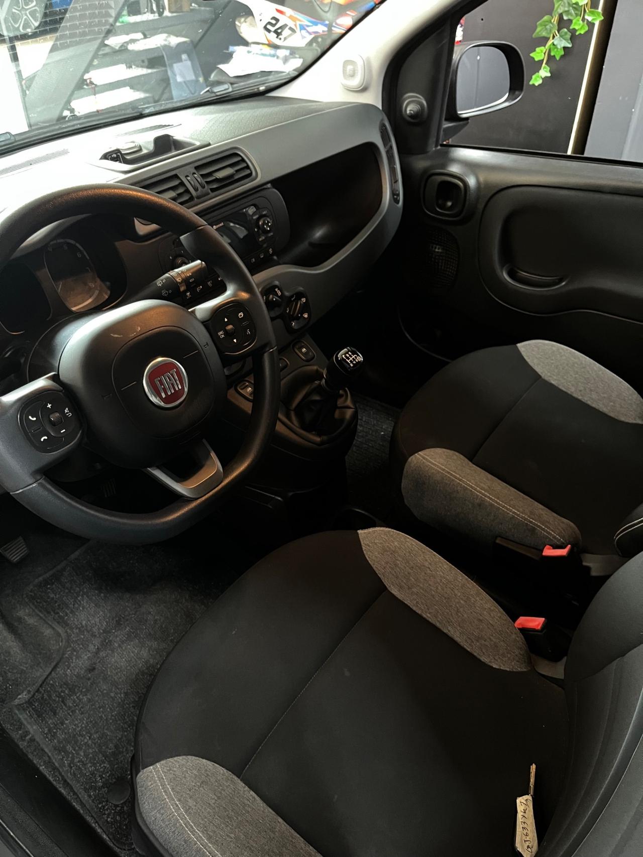 VENDO FIAT PANDA 1.0 FireFly Hybrid 70 CV – Anno 2022