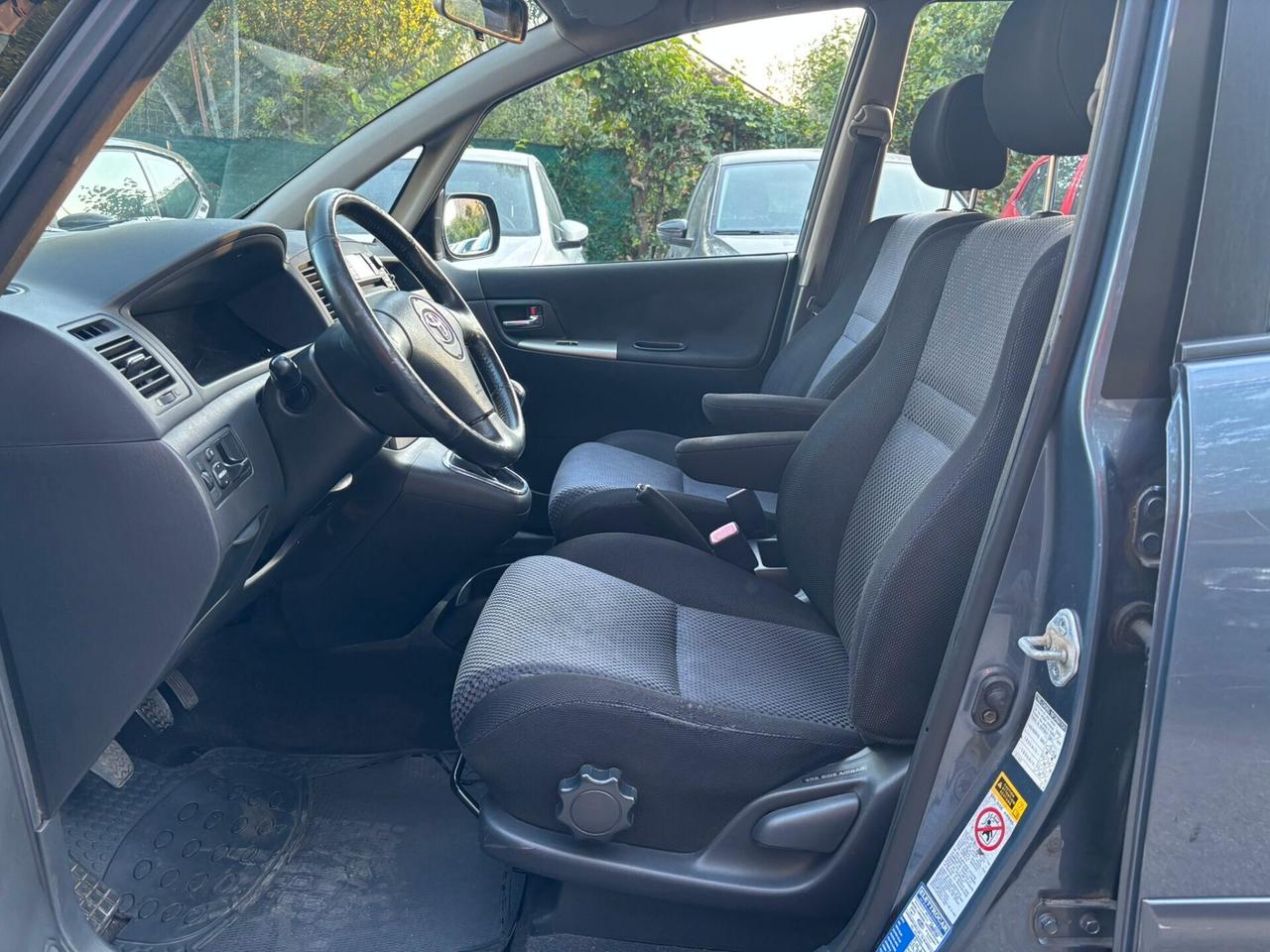 Toyota Corolla Verso 2.0 tdi D-4D OK Neopatentati