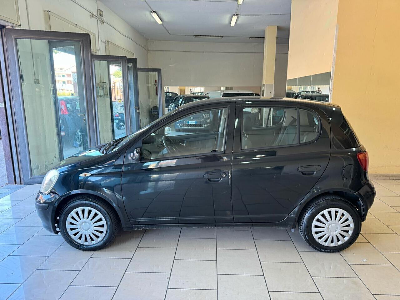 Toyota Yaris 1.3i 16V cat 5 porte Sol