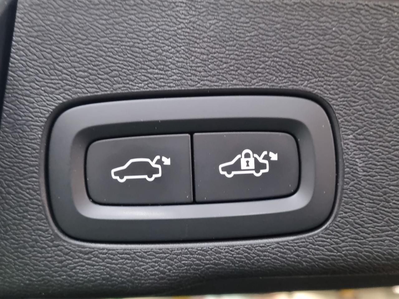 Volvo XC 60 T6 Recharge Plug-in Hybrid AWD automatico Plus Bright