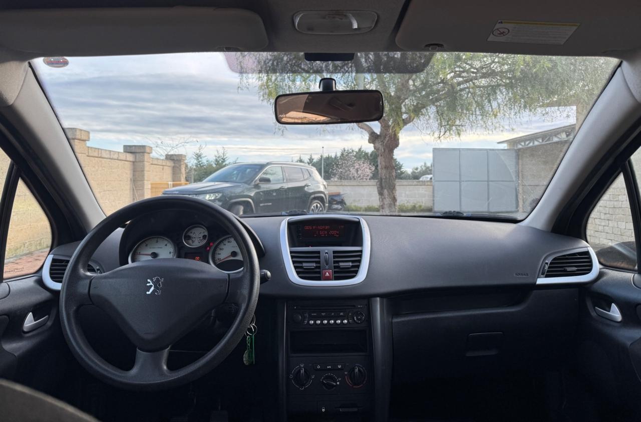 Peugeot 207 1.4 HDi 70CV NEOPATENTATI