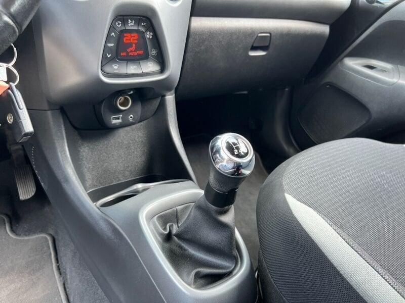 Toyota Aygo Connect 1.0 VVT-i 72 CV 5 porte x-play