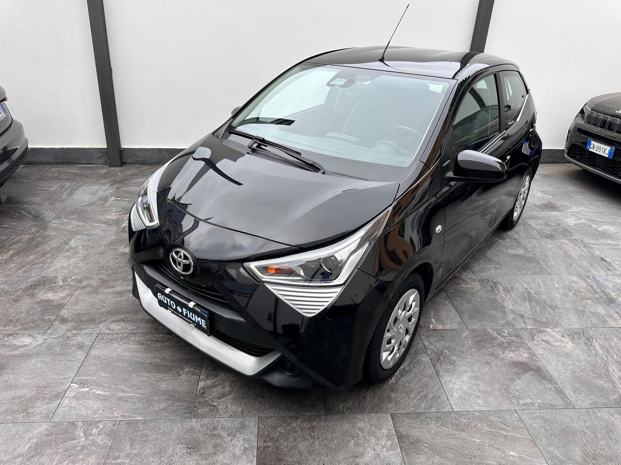 Toyota Aygo Connect 1.0 VVT-i 72 CV 5 porte x-play