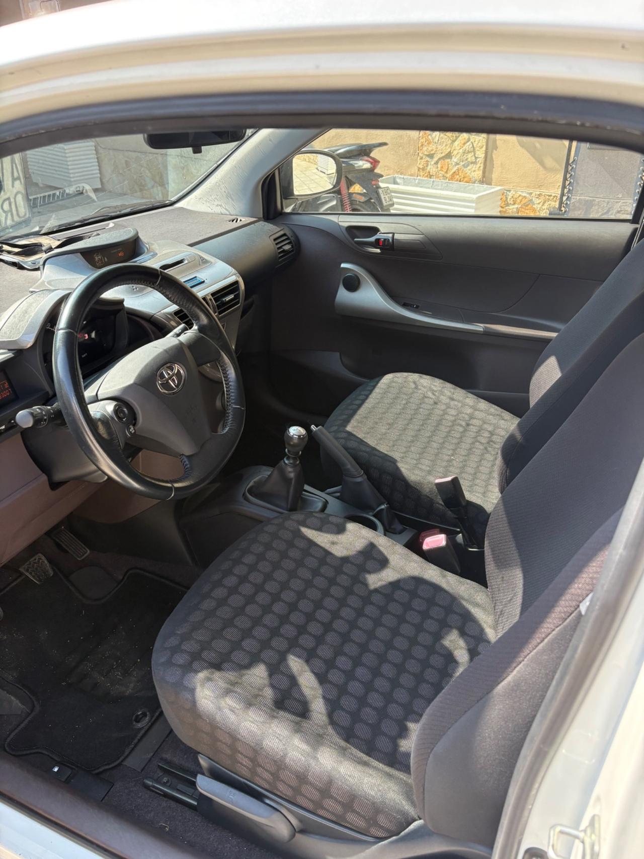 Toyota iQ 1.0