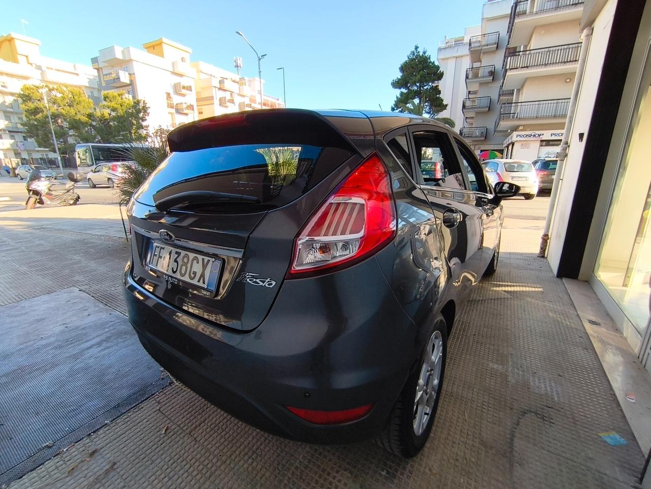 Ford Fiesta 1.5 TDCi 75CV 5 porte Titanium