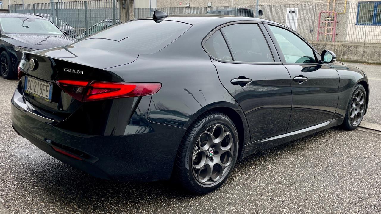 ALFA ROMEO GIULIA 2.2 TURBODIESEL EXECUTIVE 160CV - FULL LED, VETRI PRIVACY, CRUISE CONTROL