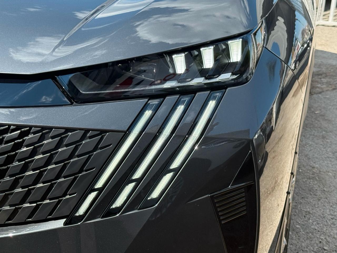 Peugeot 3008 2025 Hybrid 145 e-DCS6 GT 26000KM