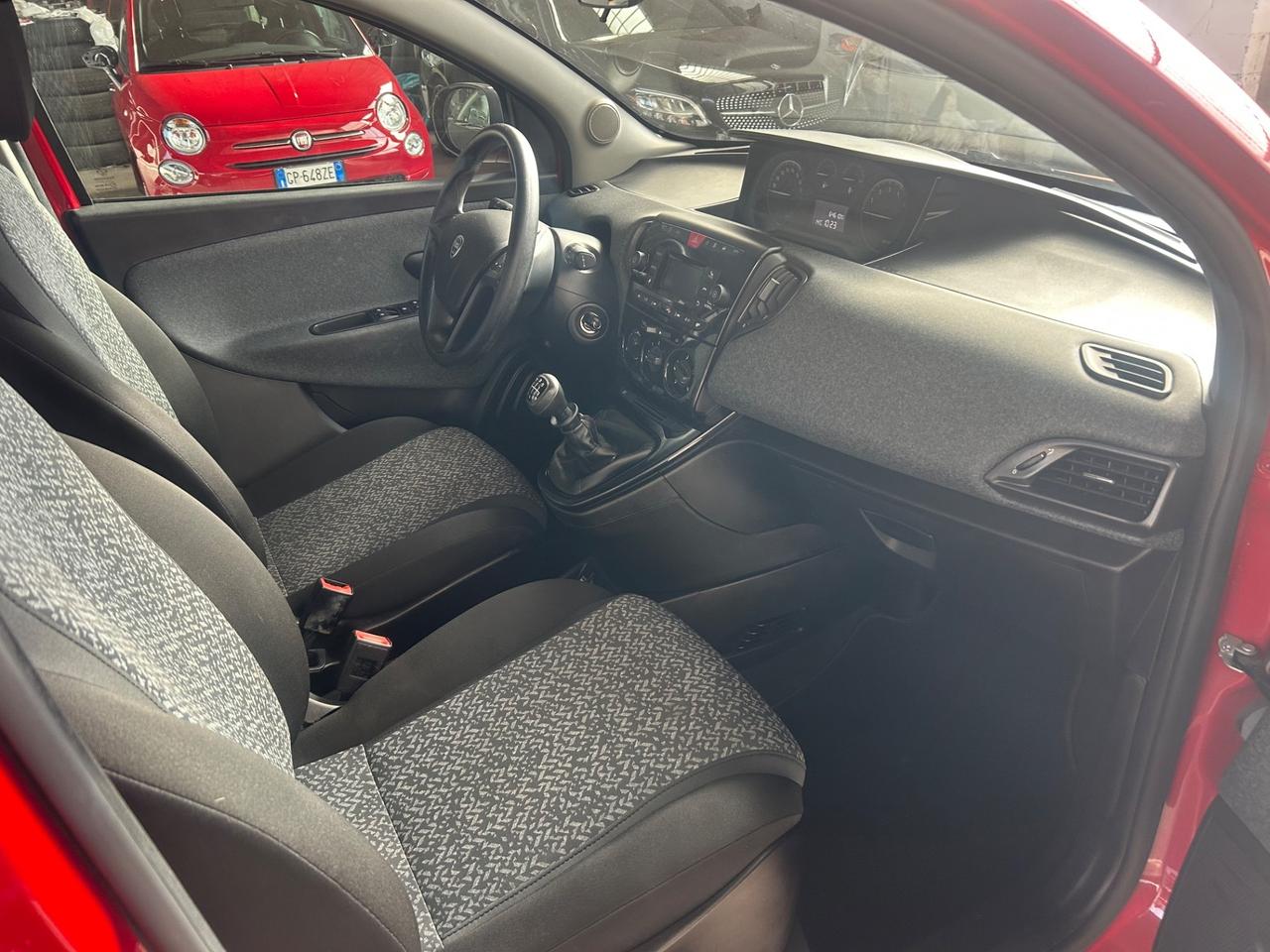 Lancia Ypsilon 1.0 FireFly 5 porte S&S Hybrid Ecochic Gold