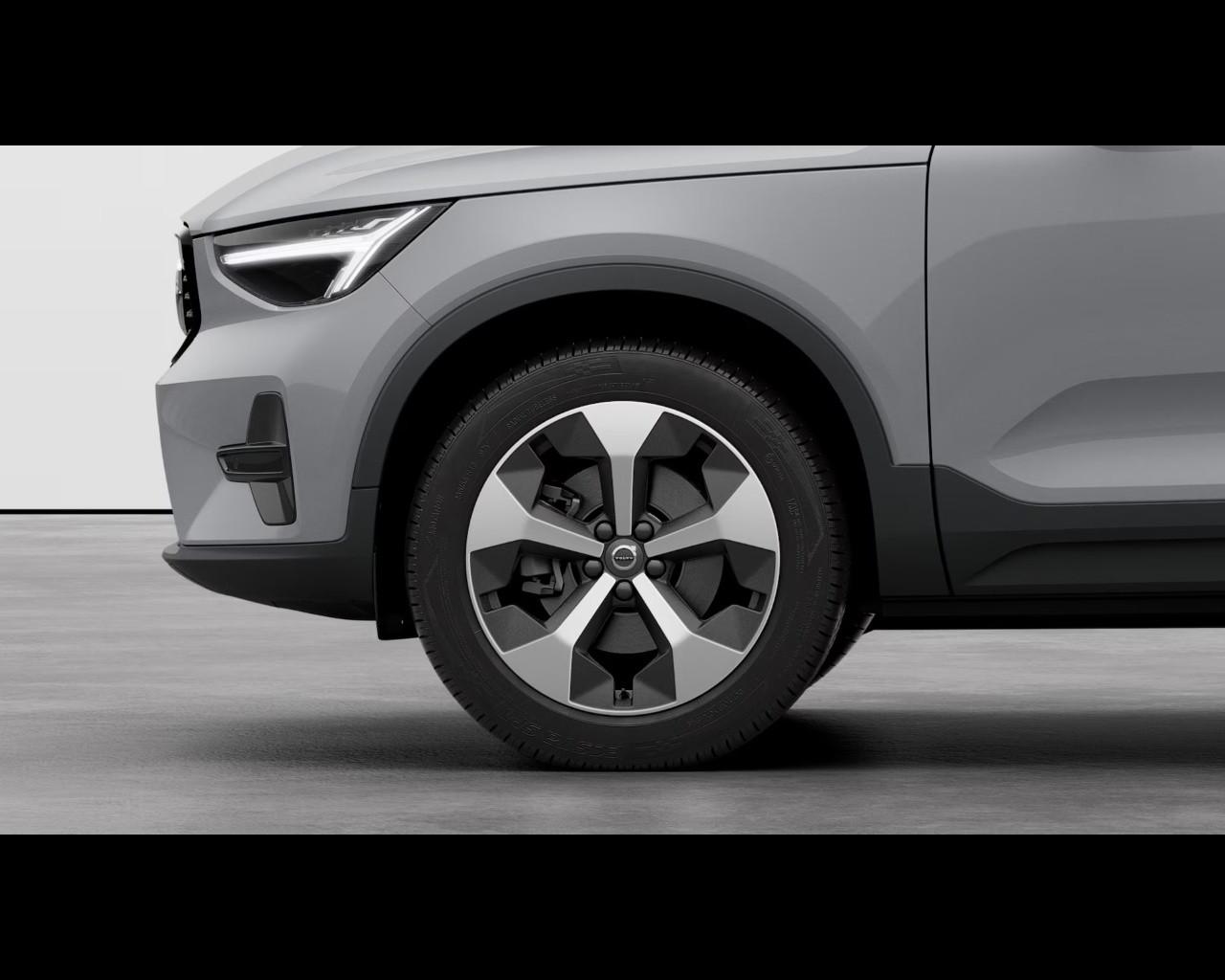 VOLVO XC40 B3 GEARTRONIC PLUS DARK