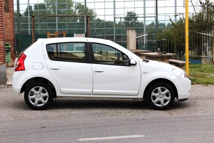 Dacia Sandero 1.2 16V Lauréate NEOPATENTATI CLIMATIZZATA PNEUMATICI MICHELINE ALPIN